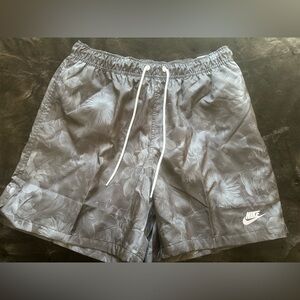 NEW Nike CLUB FLOW TRBL WOVEN MENS LIFESTYLE SHORTS Floral Grey Print Sz MEDIUM
